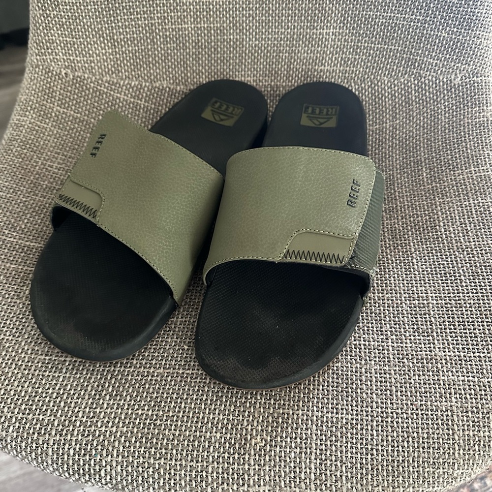 REEF men’s sandals